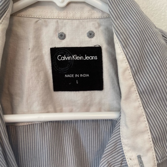 ••Calvin Klein Stripped Button Down Shirt - Picture 5 of 6